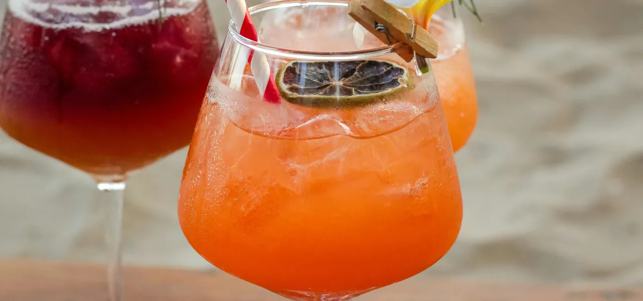 AperyShow on the Beach 2025: musica, drink e tramonto sulla spiaggia di Jesolo