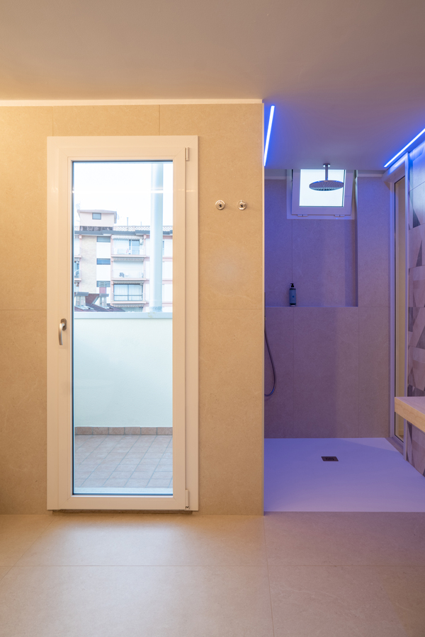Deluxe vista cortile cromoterapia